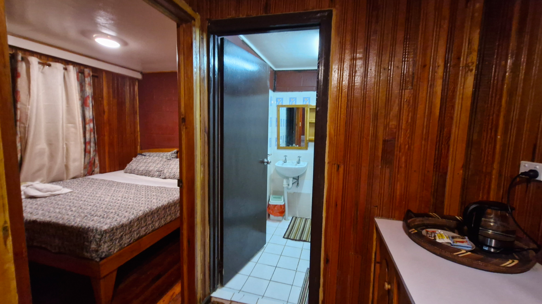 executive-kitchen-toilet-room