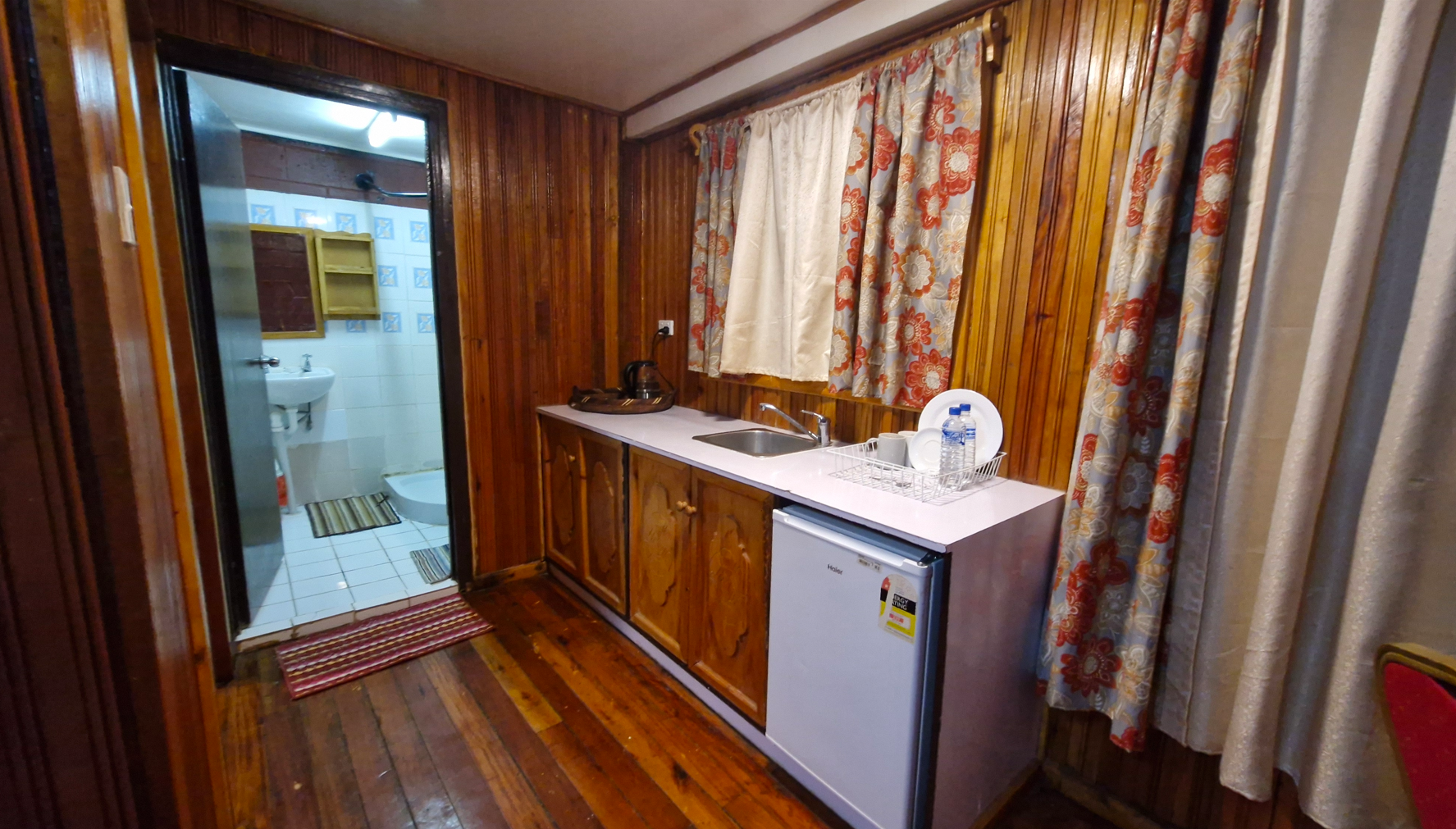 executive-kitchen-toilet