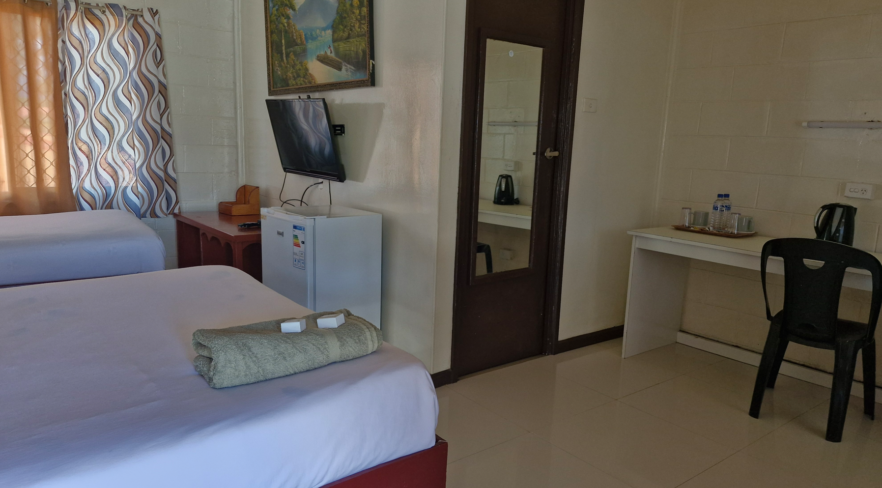 standard-room-beds-bench